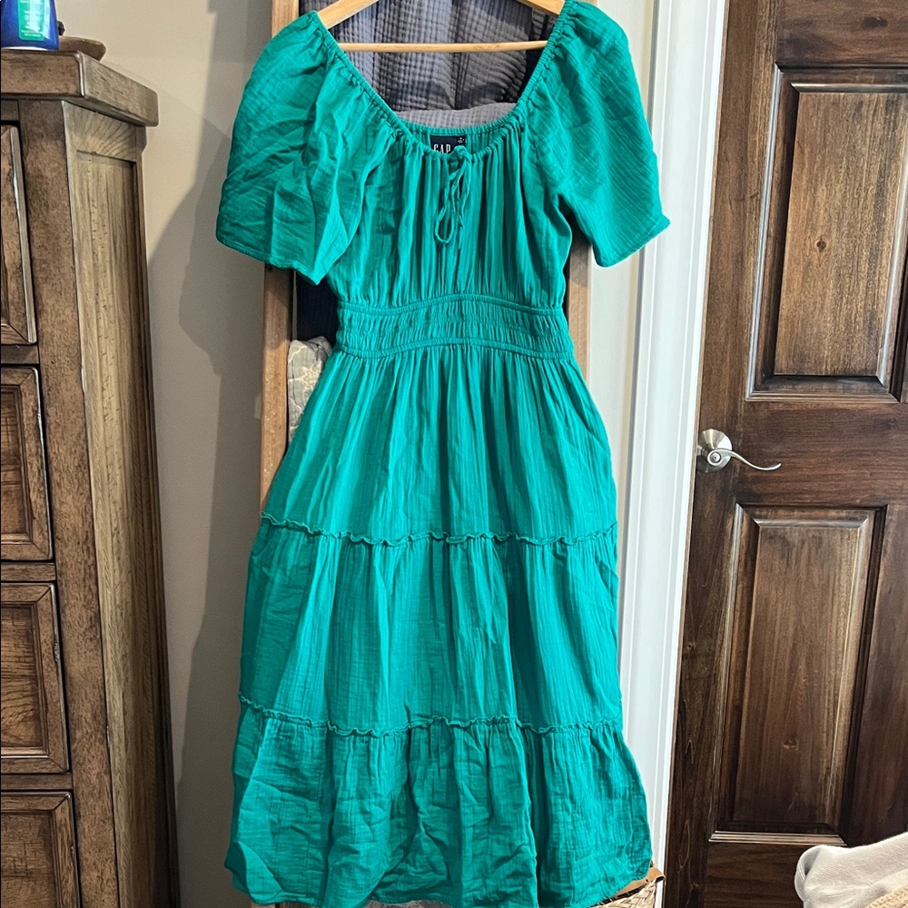 Gorgeous Green Gauzy Gap dress size medium. 
Has pockets!